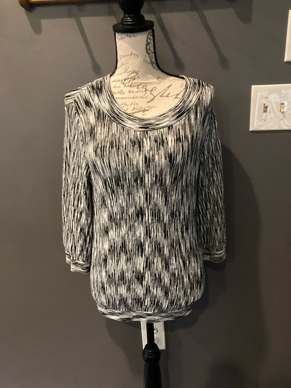 Jones New York 3/4 sleeve Marled black&white top excellent condition size small